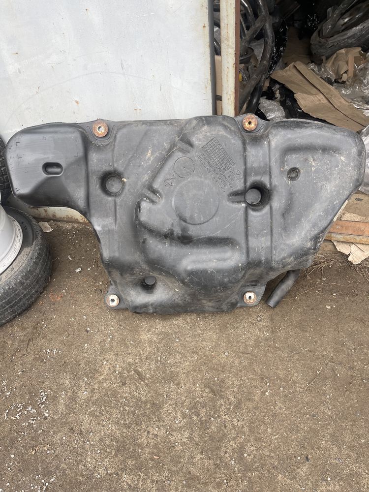 Топливный бак Паливний бак TOYOTA AVENSIS T27 2009-2018 77001-05050