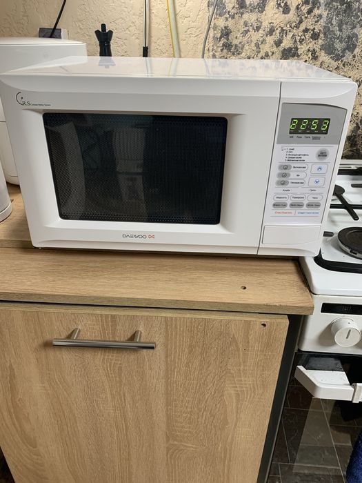 Продам микроволновку ДЭУ под ремонт