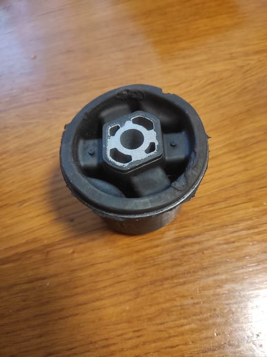 Сайлентблок задньої балки kia soul гумка деталь підвіски