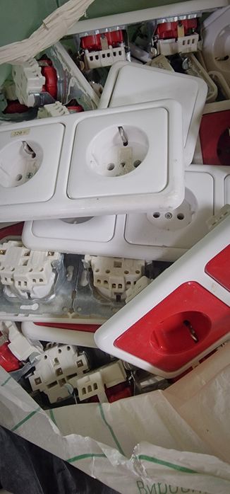 Кабель, розетки, автоматичні вимикачі