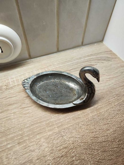 Stara metalowa popielniczka łabędź vintage PRL