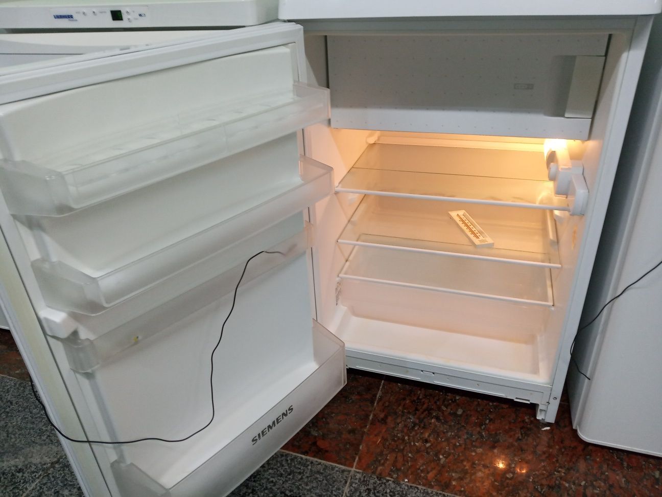 Маленький холодильник с морозильной камерой Liebherr из Германии