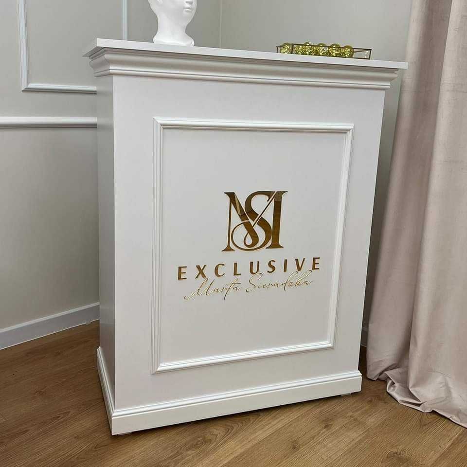 Lada sztukateria recepcja biurko salon