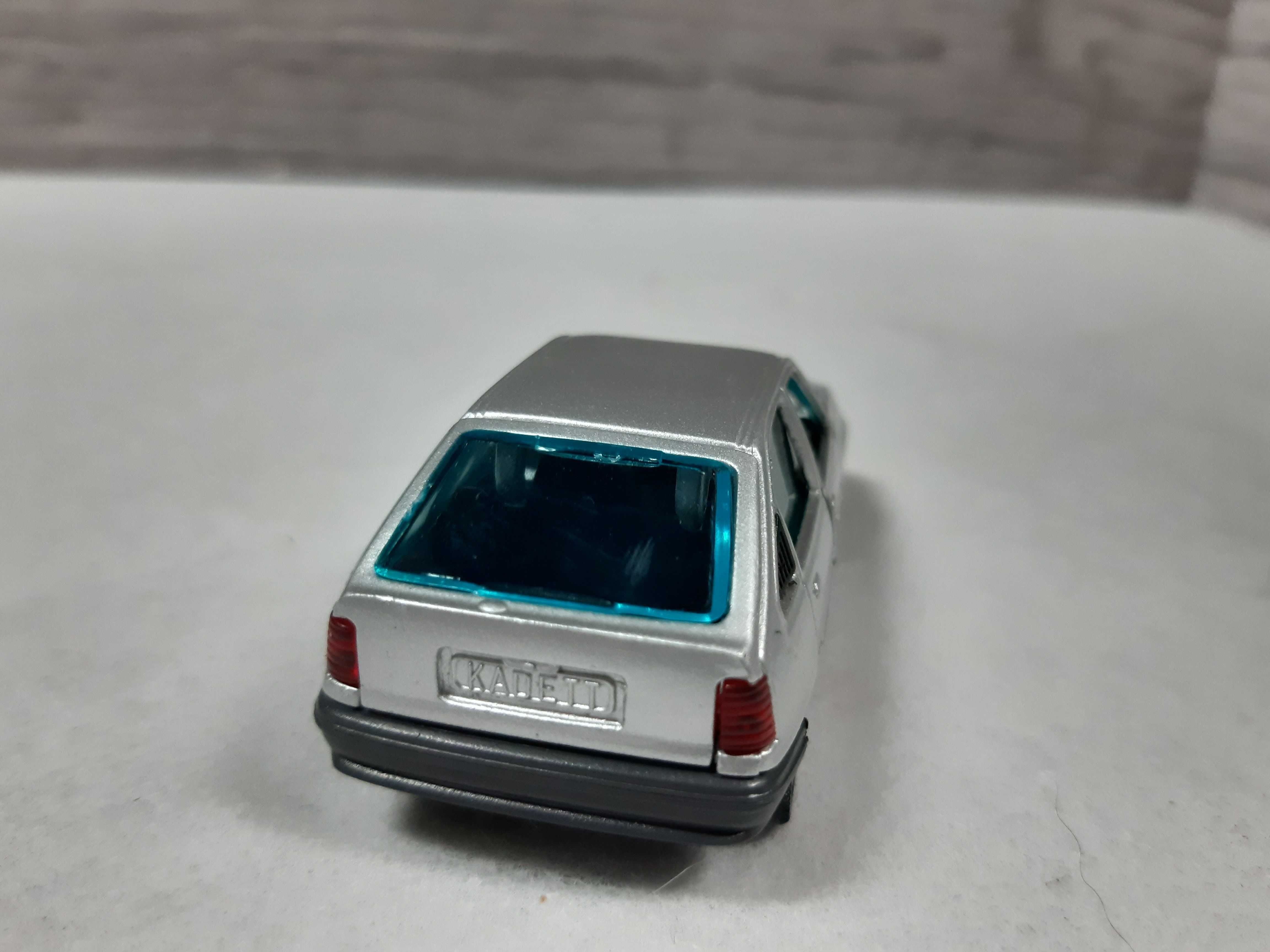 Miniatura Opel Kadett Gls
West Germany , escala 1.43 - 9cms.