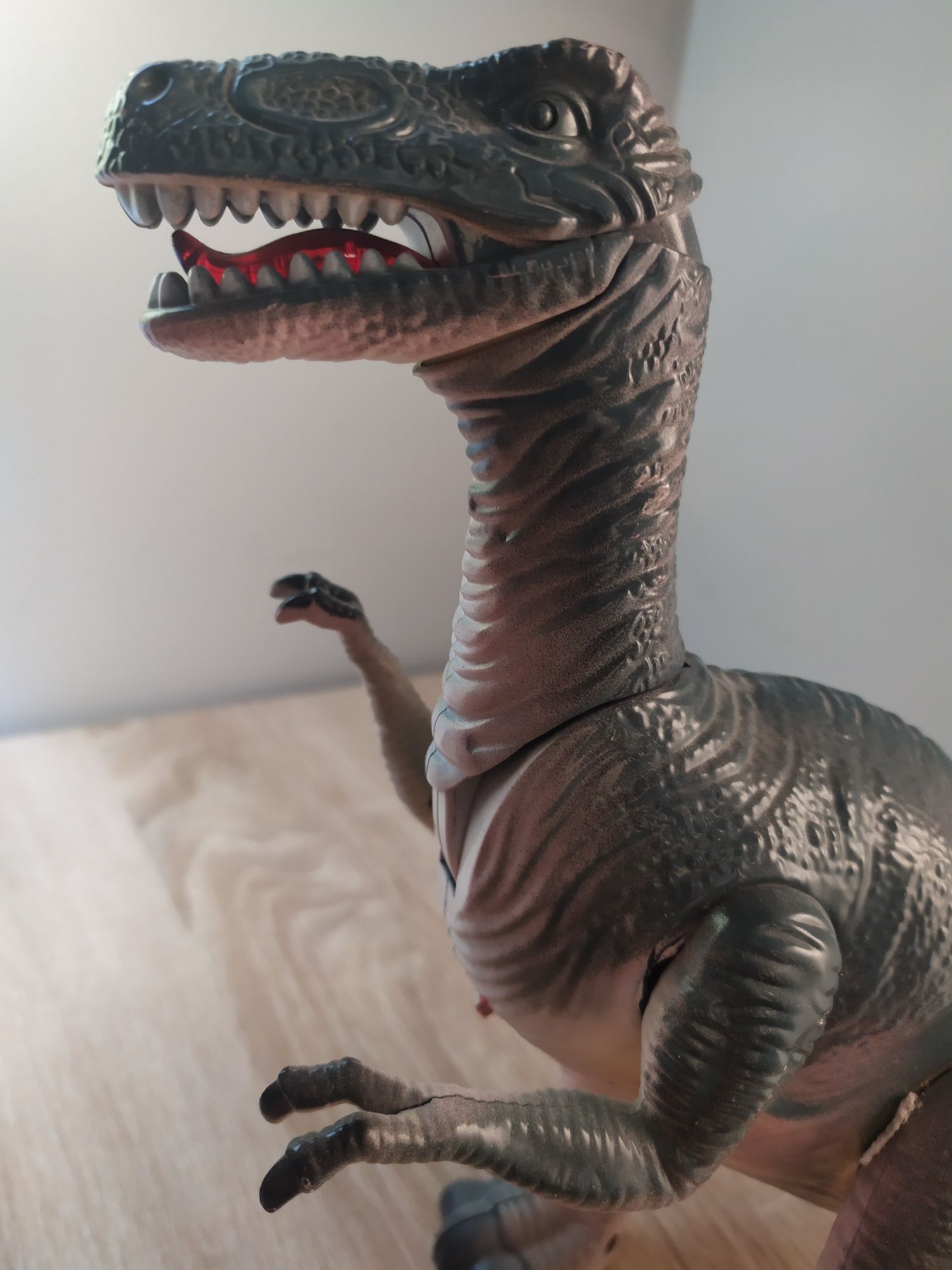 Dinozaur na baterie zabawka T-Rex Tyranozaur