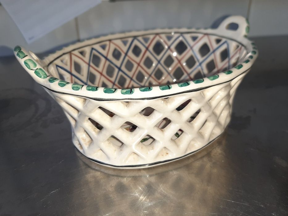 Cesta de porcelana pintada à mão