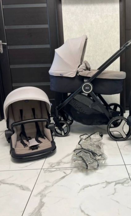 Коляска Chicco.