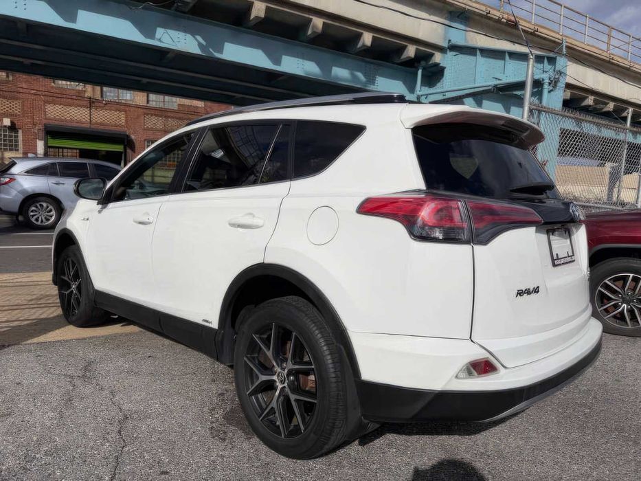 Toyota RAV4      2017