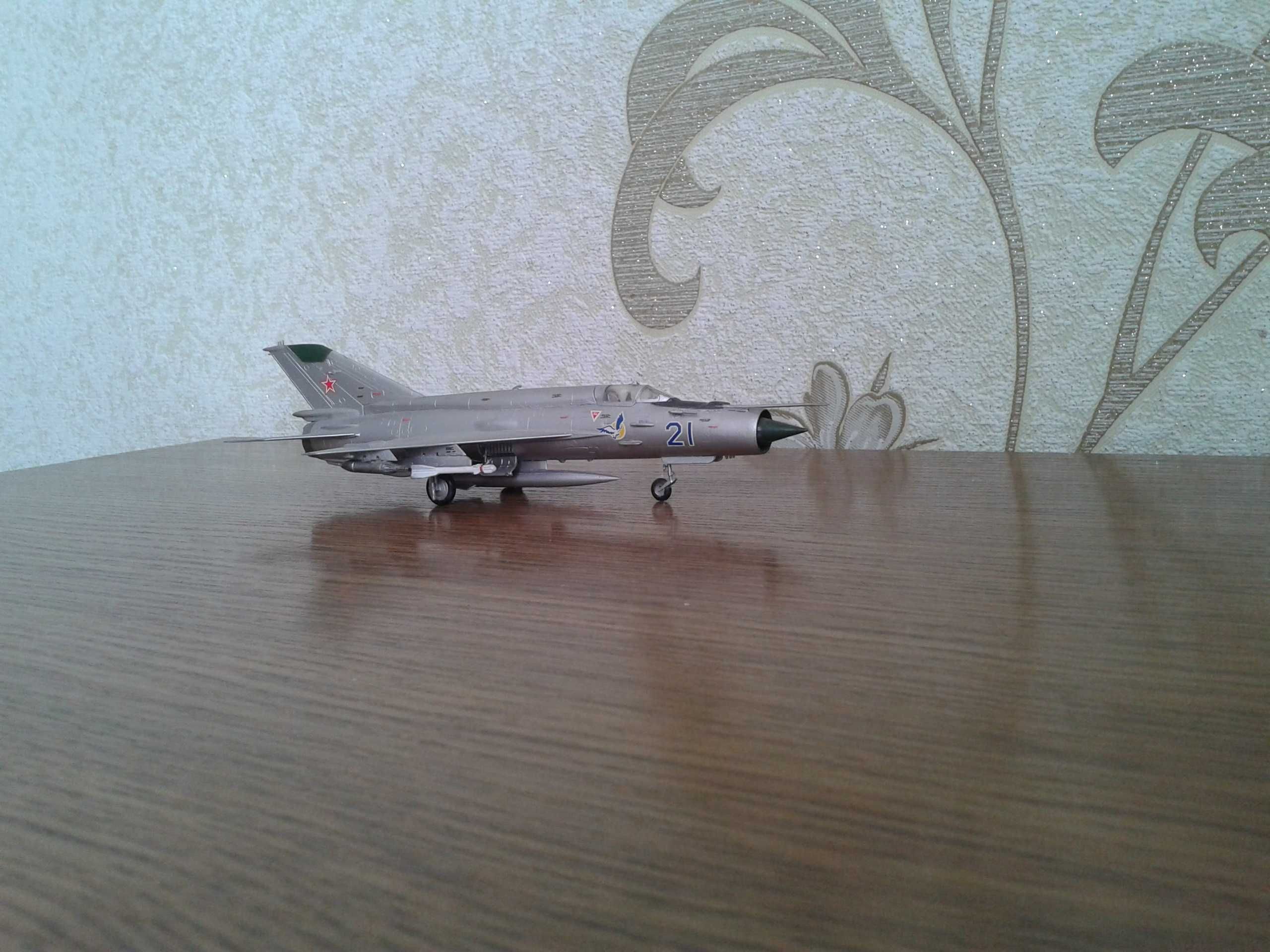 модель самолета миг-21 МФ