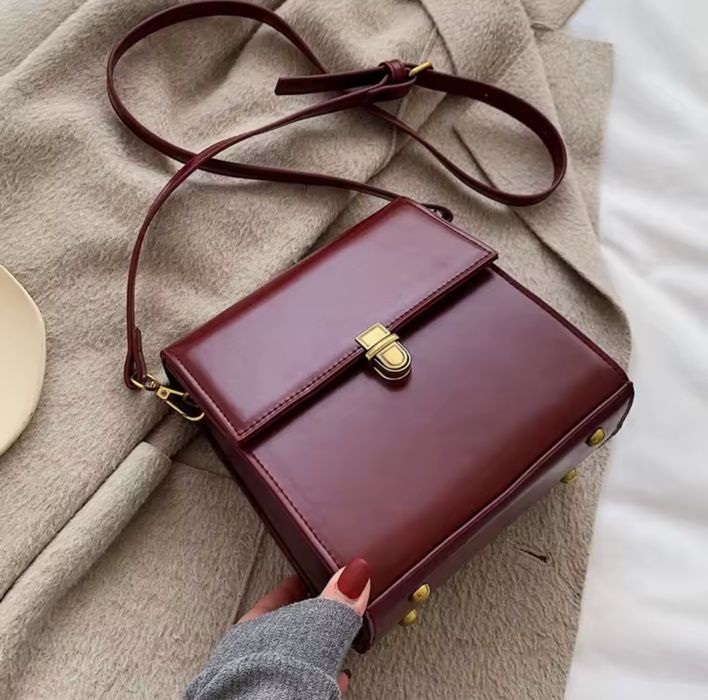 Жіноча сумка через плече