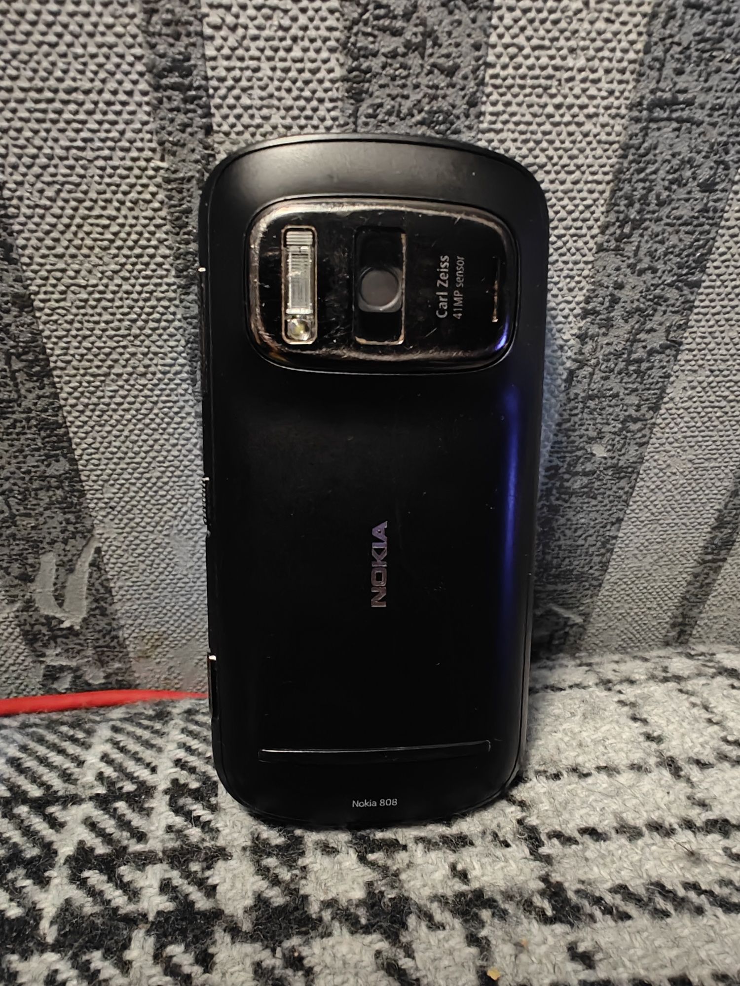 Продам телефон  Nokia 808 PureView
