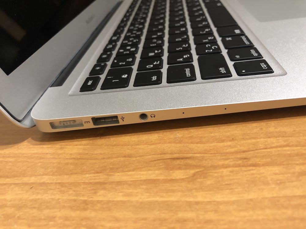 Apple MacBook Air 13 дюймів 2017 / i5 / 8 ГБ / 128 ГБ / Срібний