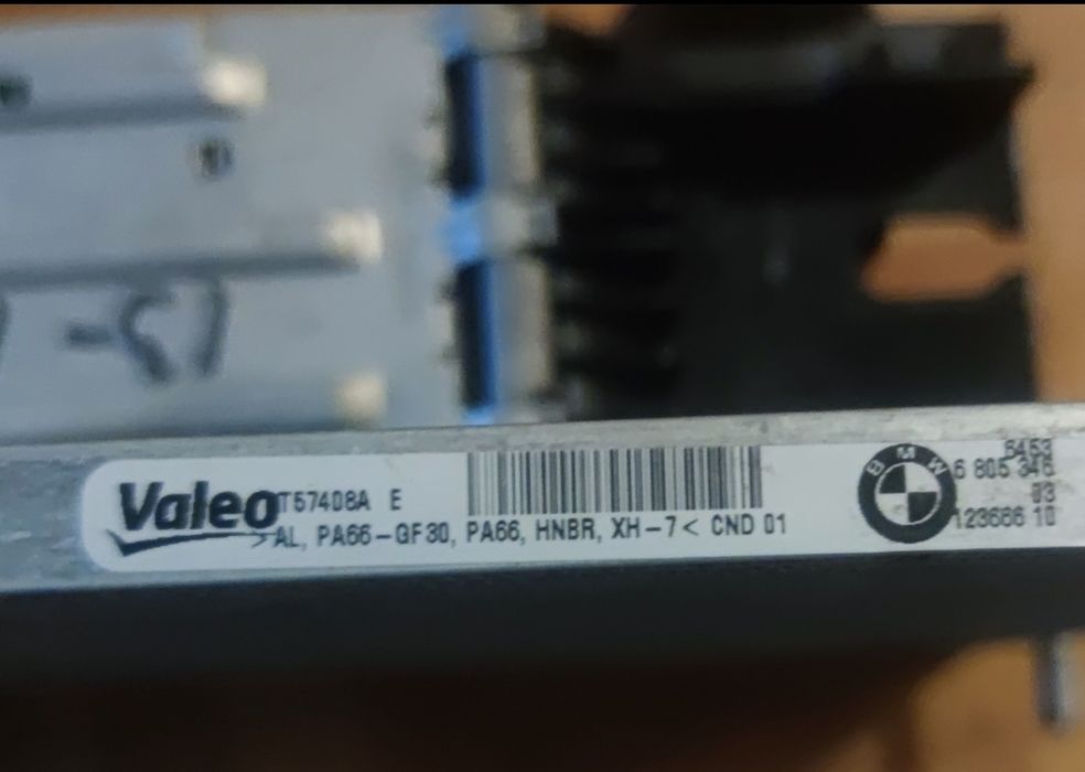 Продаються авто радіатори Valeo T98692B, T57408A