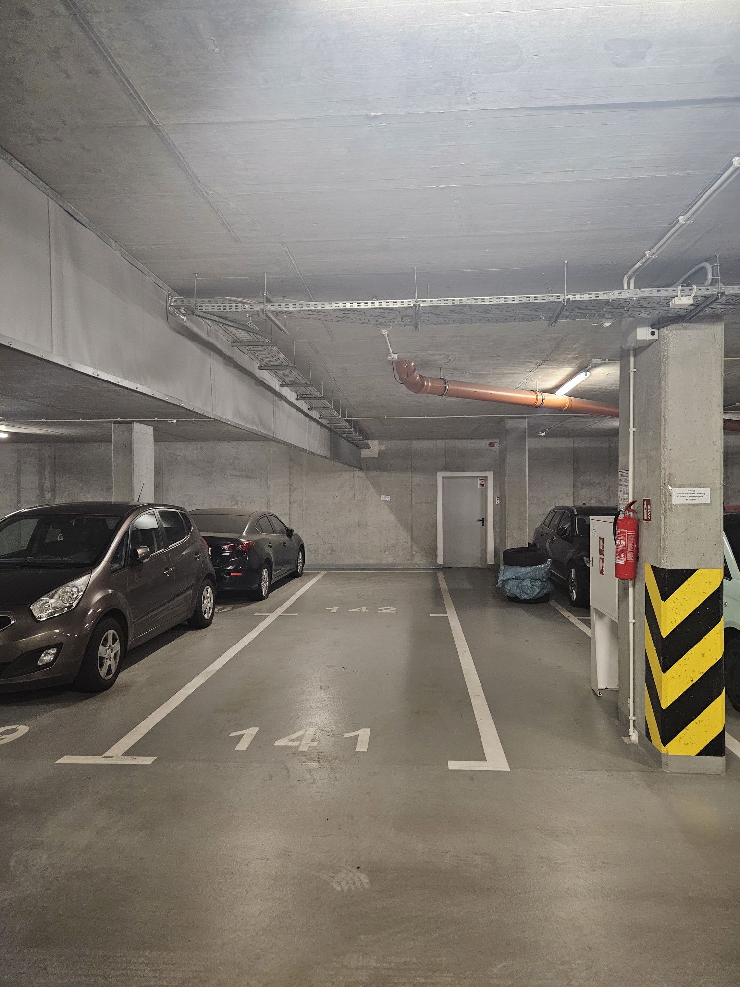Super miejsce postojowe Bielany Metro Młociny