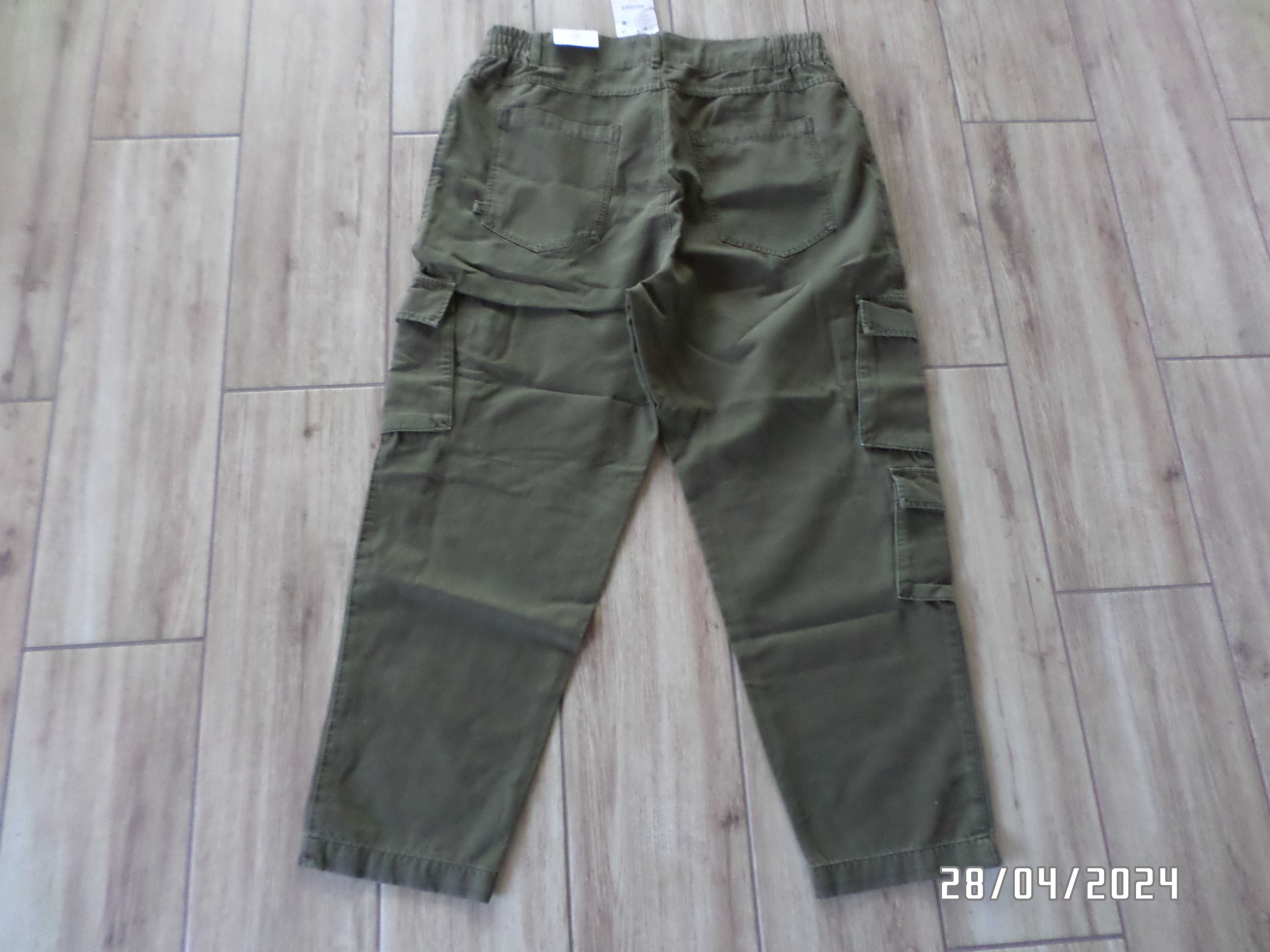 firmowe spodnie-bojówki-Bershka- 44L/XL