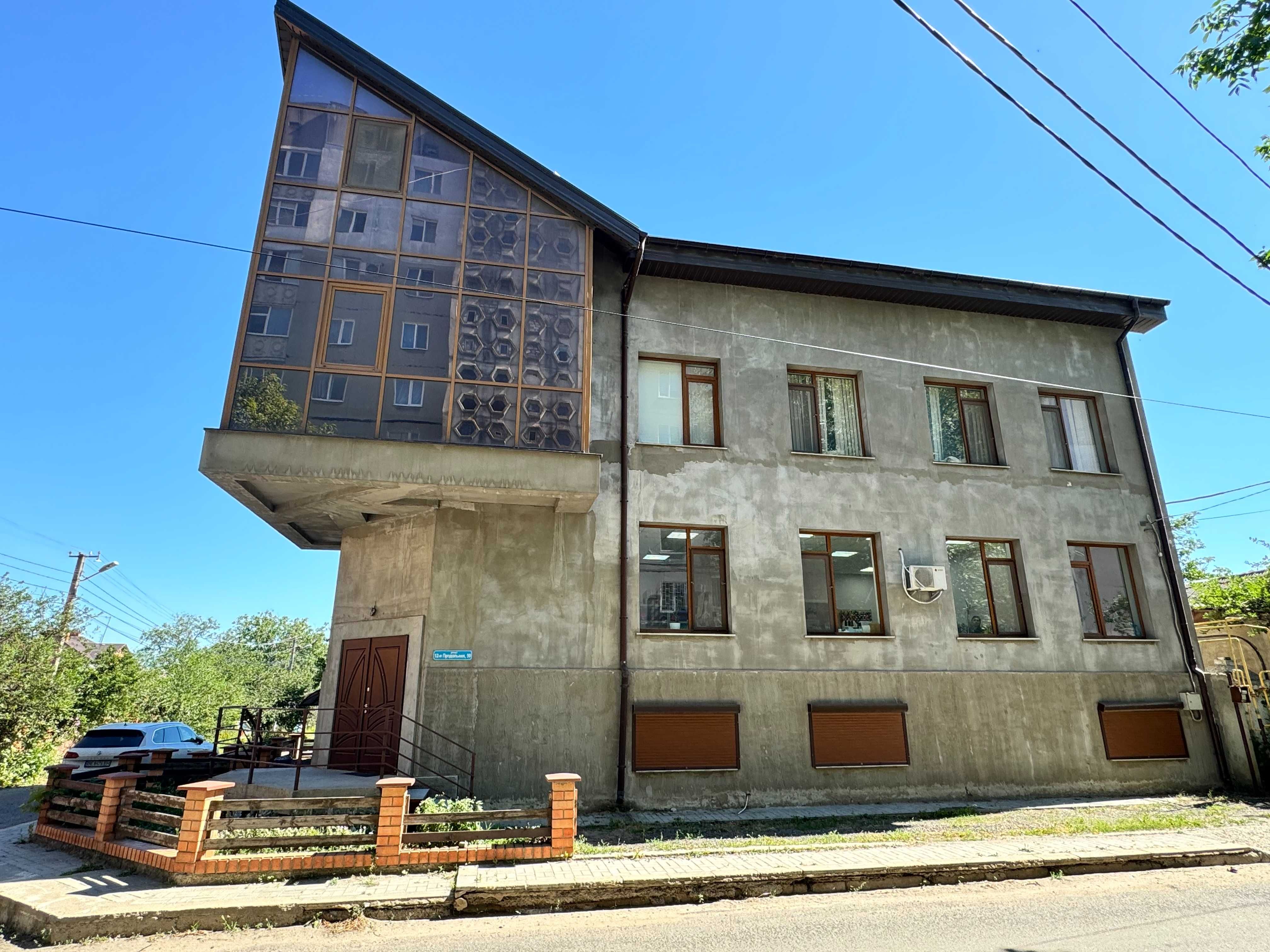 12Повздовжня/Васляєва офіс 198 кв.м.ремонт новобудова цін 25000грн/міс