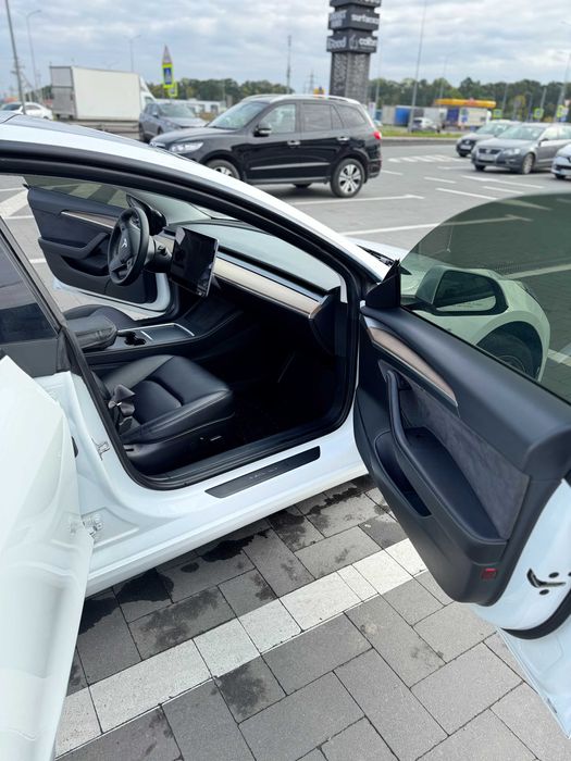 Tesla Model 3 Long Range Dual Motor AWD 2021 рік