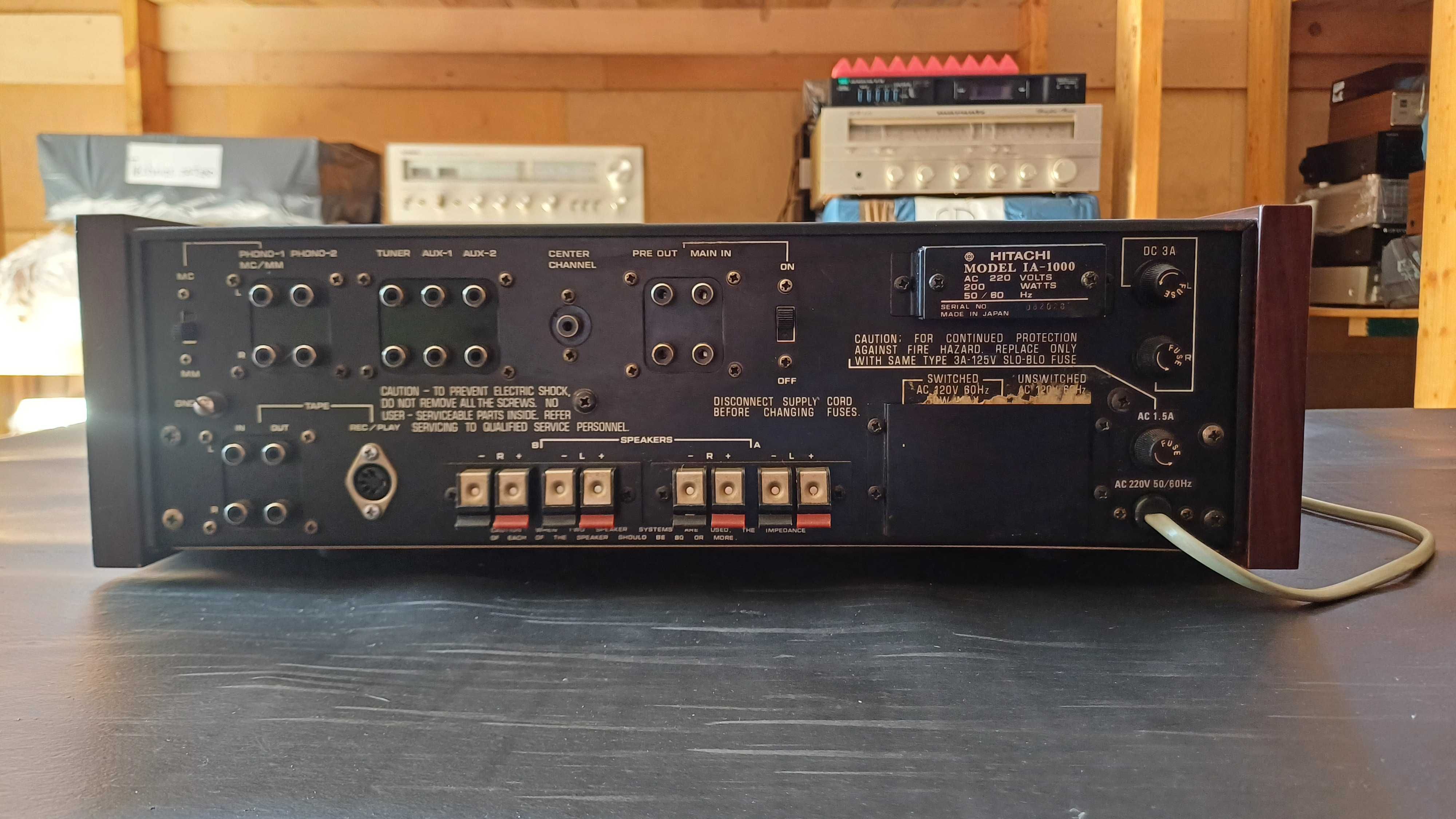 Wzmacniacz  HITACHI  IA-1000