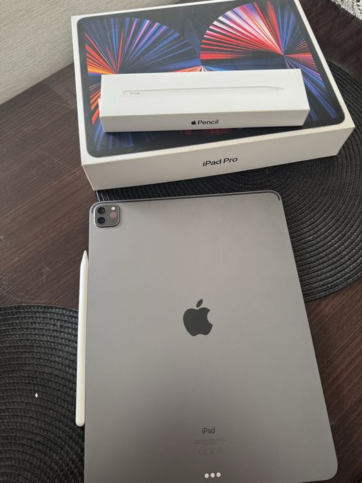 iPad Pro 5 gen (M1) 12,9 cali 128 GB Wi-Fi - stan igła, Apple Pencil