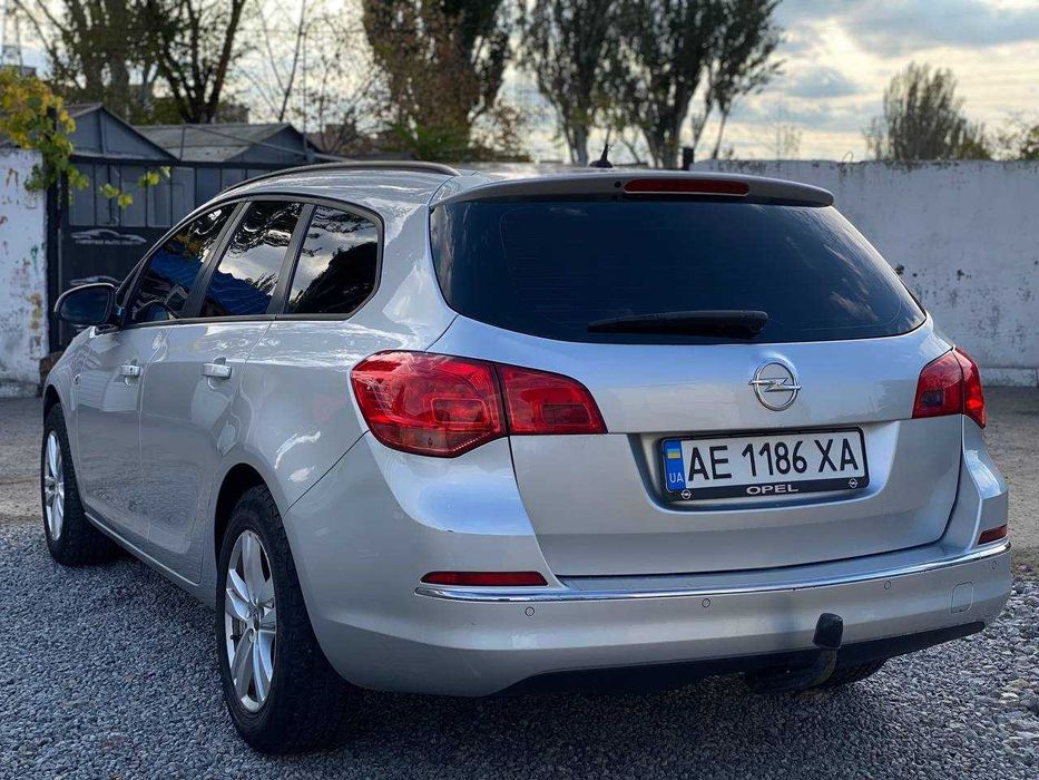 Продам Opel Astra 2015 1.6 Дизель , обслужена.