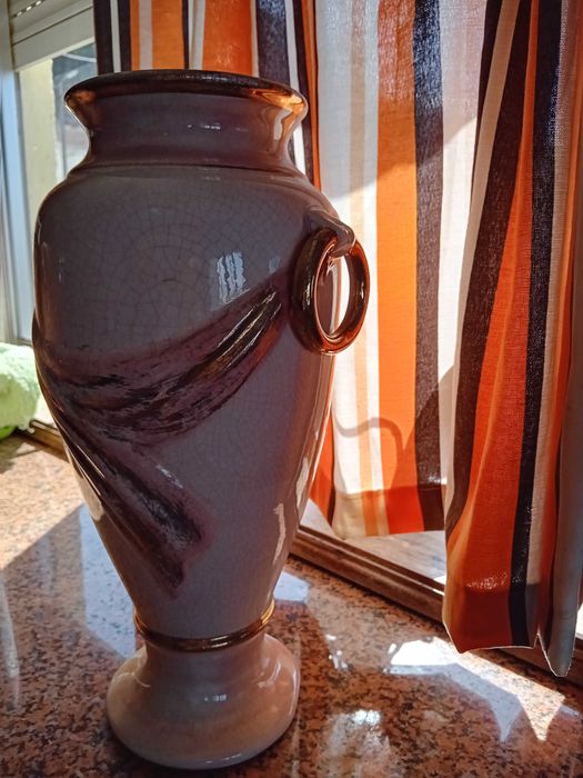 Jarra grande em relevo muito  bom estado