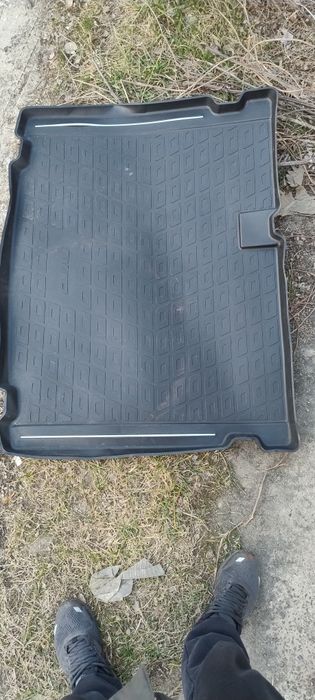 Оригінальний Коврик в багажне відділення Kia Niro електро Volvo v50