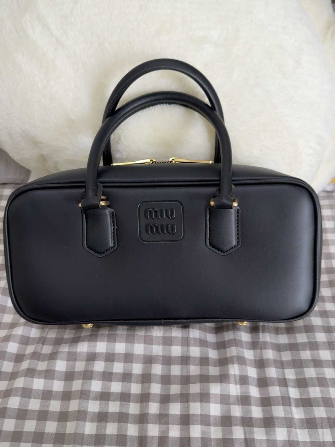MiuMiu Czarna Torba Na Ramię Z Srebrnym Łańcuchem Premium