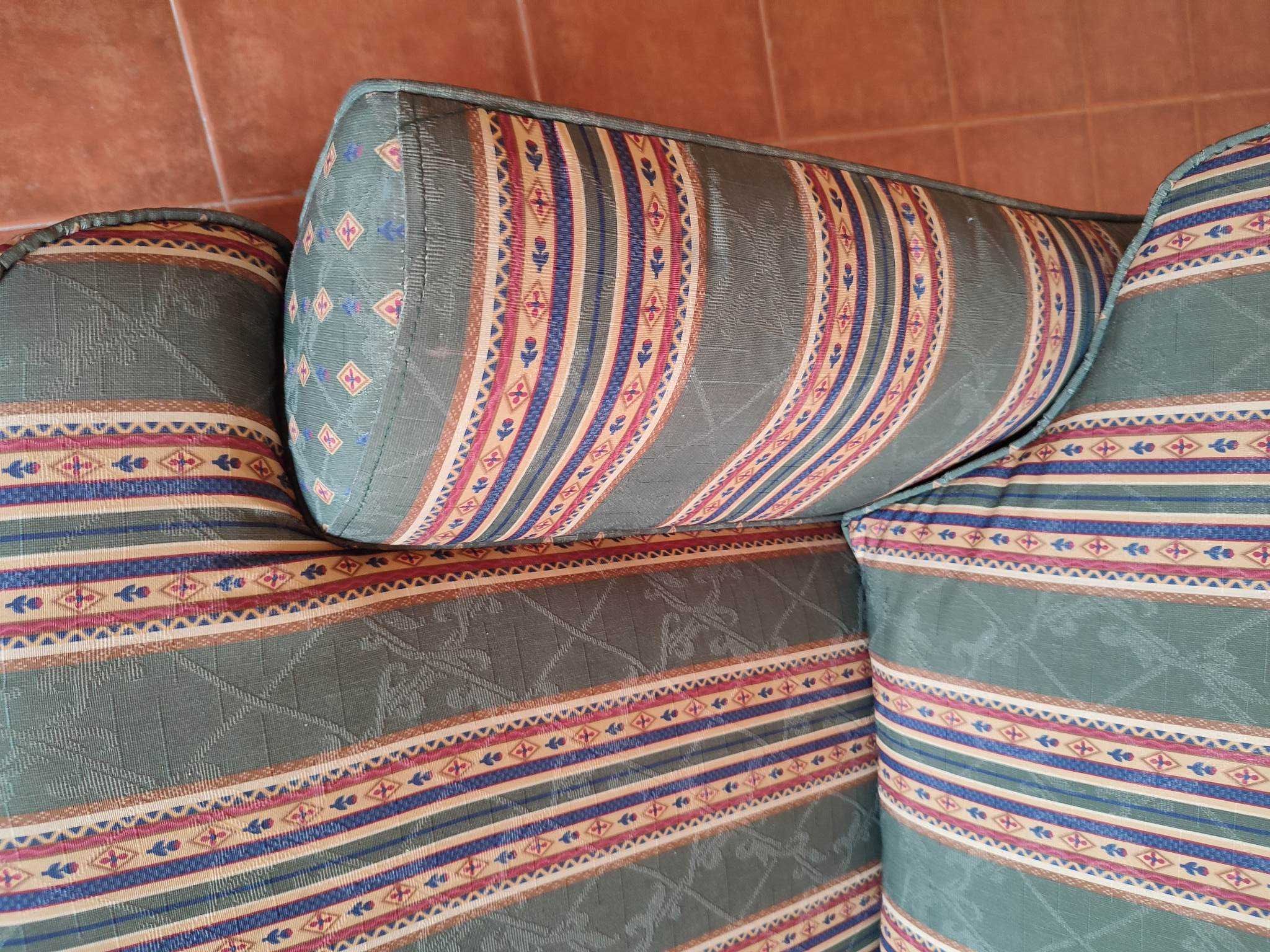 Sofa-cama. 2  lugares .Sem marcas