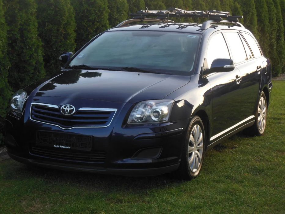 Toyota Avensis 1.8 Bagażnik THULE na 4 rowery Nawigacja Parktronic Hak Opłacona