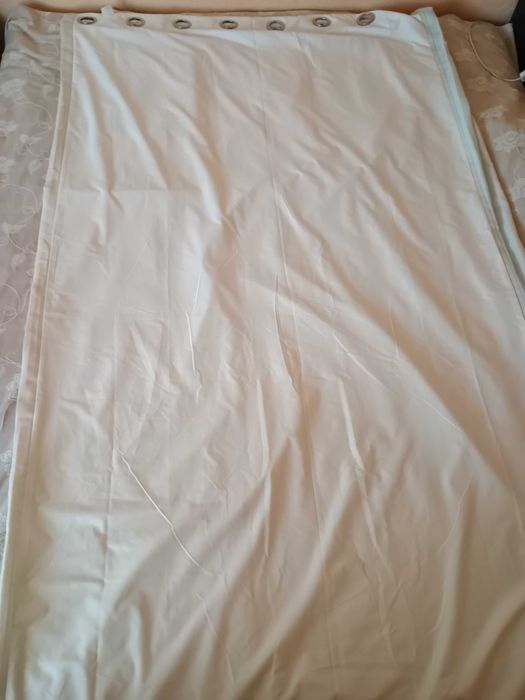 Дві довгі легкі світлі штори на люверсах 225*115см кожна з підкладкою