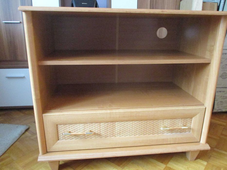 Szafka RTV na sprzęt audio lub telewizor