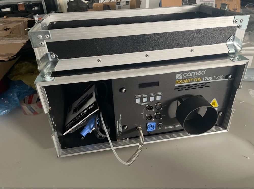 Cameo Instant Fog 1700 T Pro Wytwornica dymu DMX maszyna