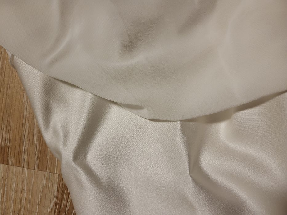 Весільна сукня з відкритою спиною та шлейфом 42 розмір