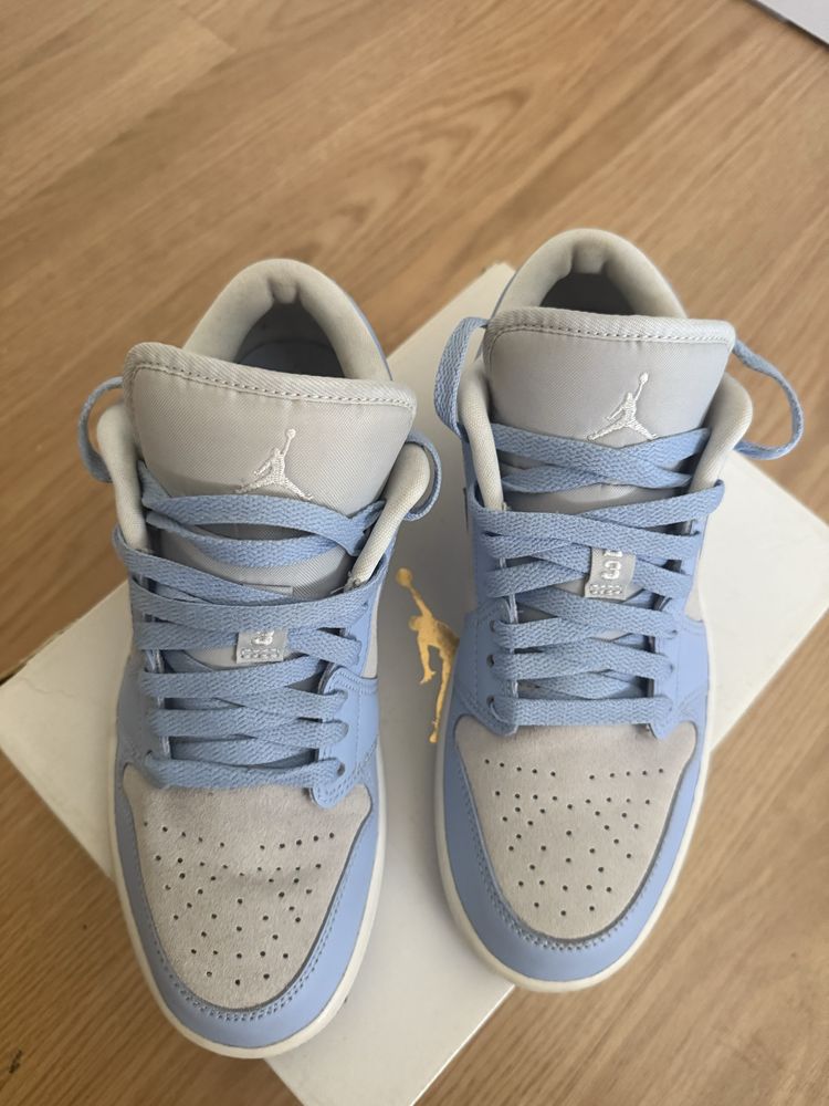 Jordan 1 Low alzul e cizento