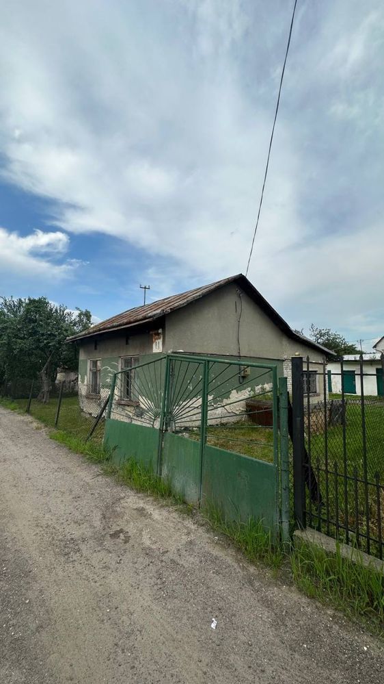 Продаж земельної ділянки з будинком Левандівка