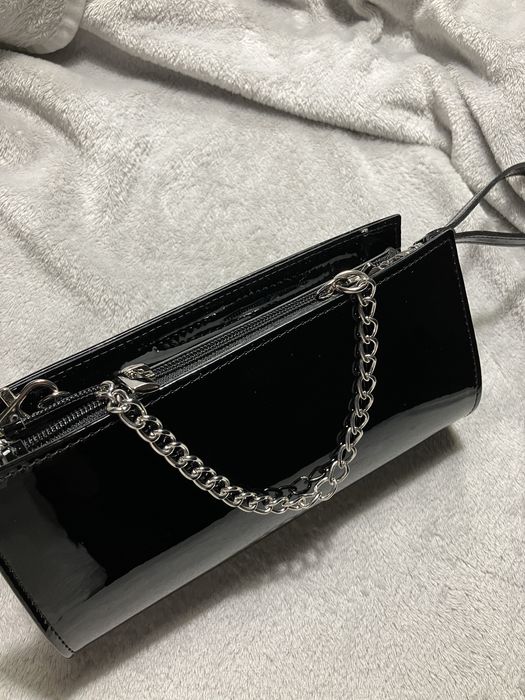 Czarna kopertówka z łańcuszkiem Ryłko. Nowa