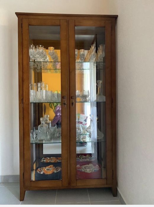 Vendo cristaleira em madrira