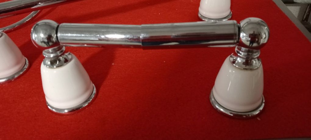 Toalheiros e suporte de papel higienico