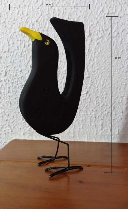 Conjunto de melros em madeira.