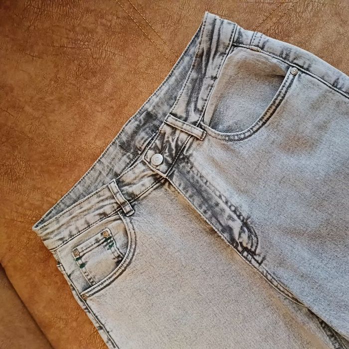 Джинси з ефектом варки,легкий клеш,розмір 31-32