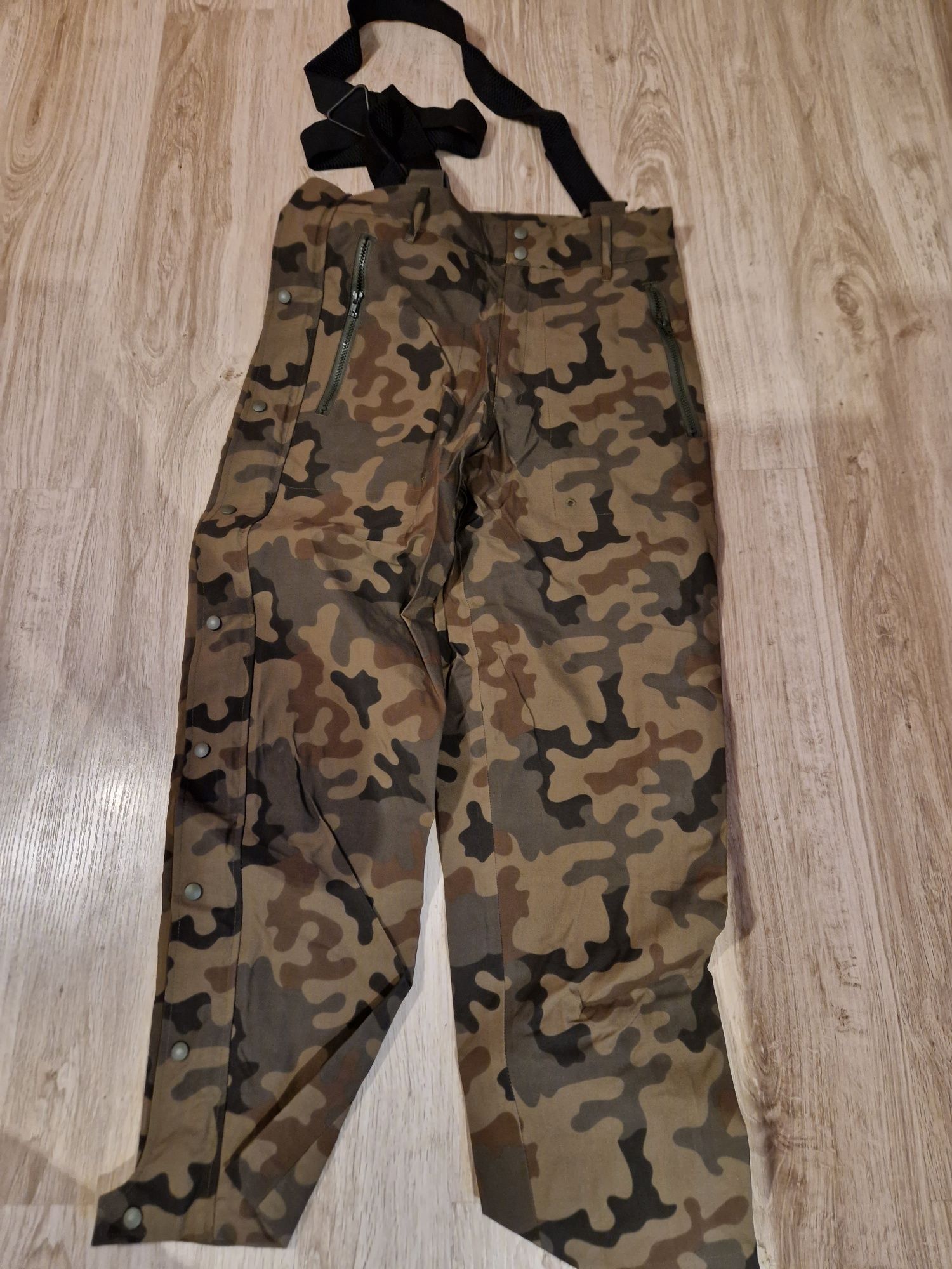 Wojskowe spodnie ubrania ochronnego goratex rozmiar S/XL