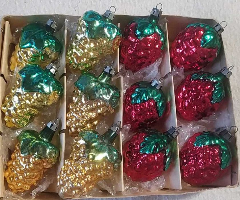 Stare, szklane bombki choinkowe