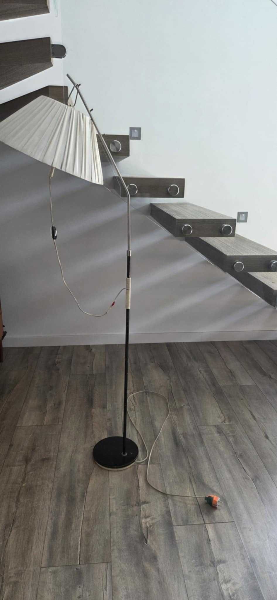 Lampa stojąca projektu Apolinarego  Gałeckiego Biały Kruk