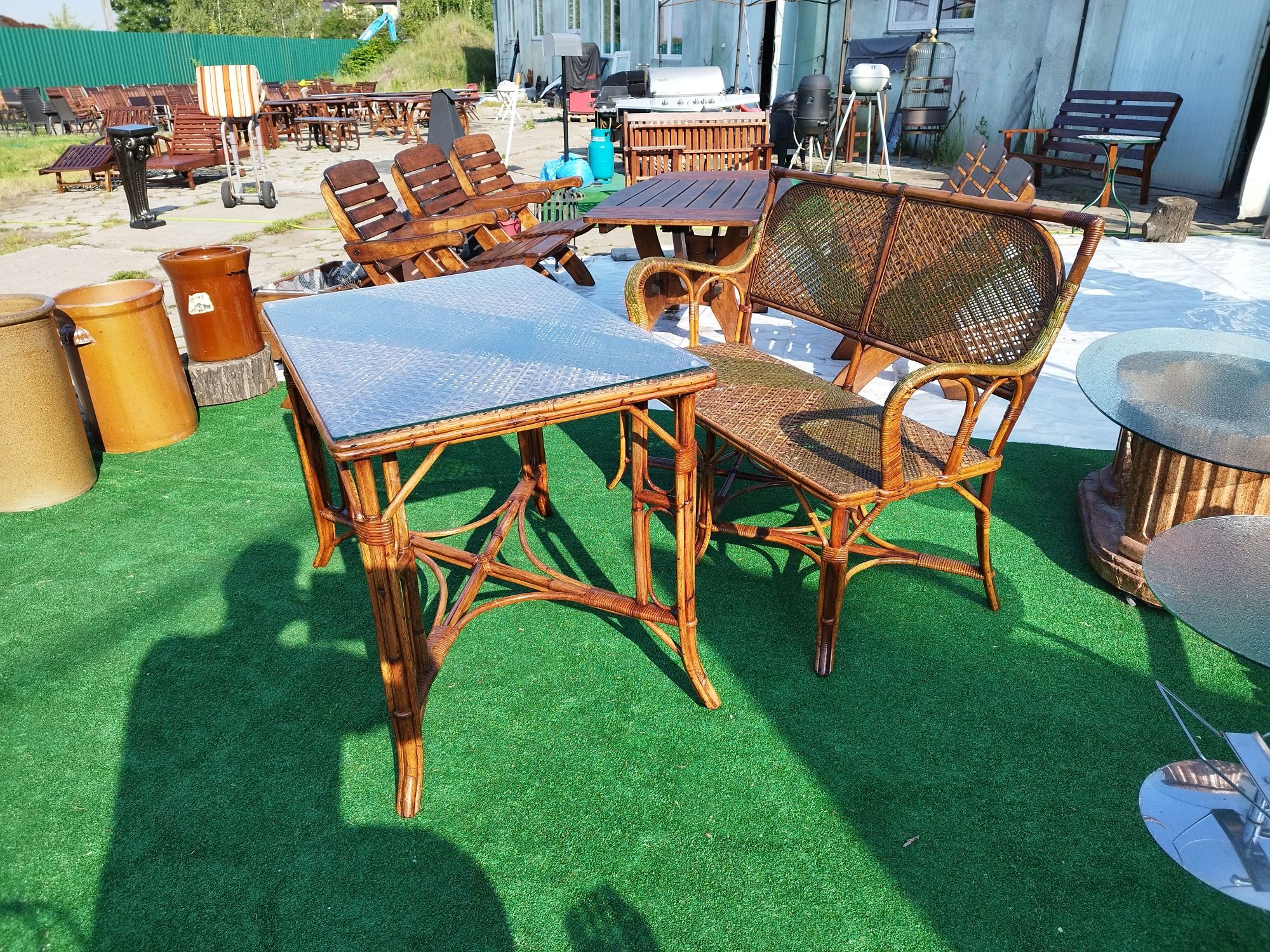 meble ogrodowe rattanowe stylowe ławka i stół