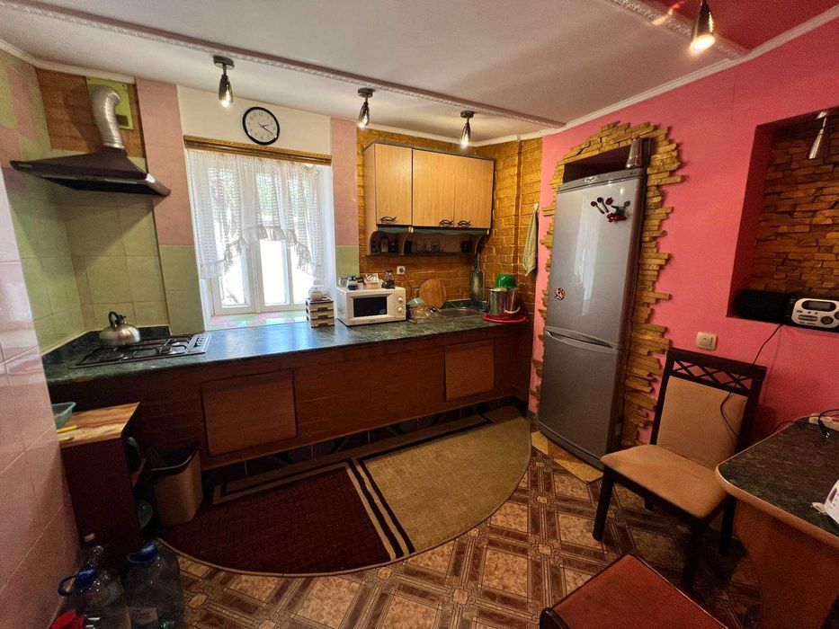 Просторий цегляний будинок, лише 20хв до міста!!