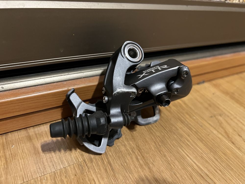 Czysta i pachnąca przerzutka Shimano XTR RD-M952