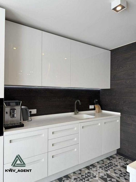 Вид на Дніпро ! Студія + окрема спальня 104 м2 вул. Дніпровська наб 25