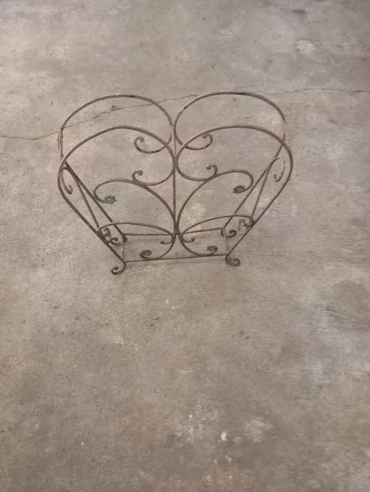 Vendo esta peça muita bonita