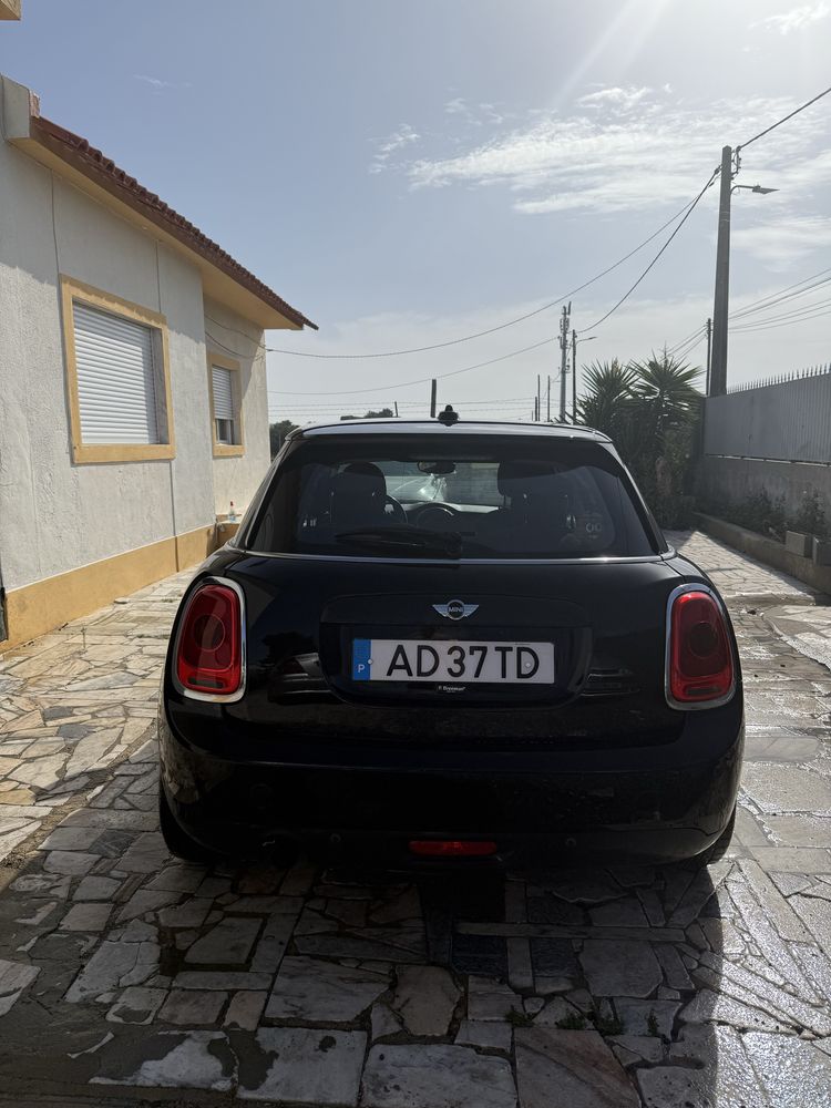 Mini Cooper D Preto