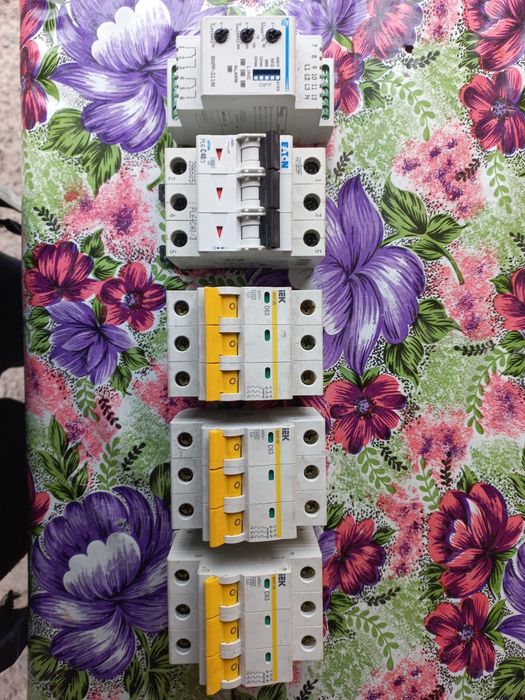 Реле напруги rnpp-311m,  автоматичні вимикачі с63, с40